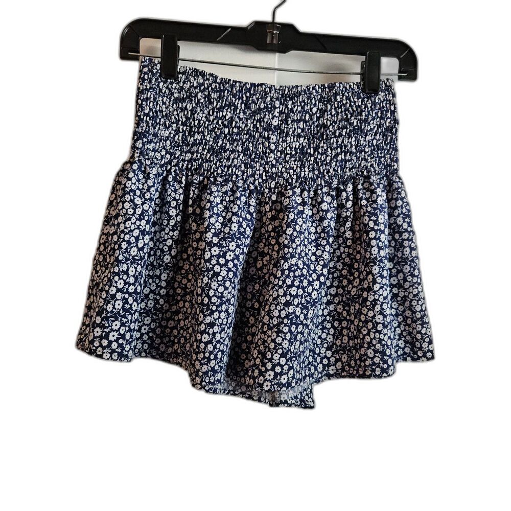 Flowy High-Waisted Shorts by Shein - Size M (6)